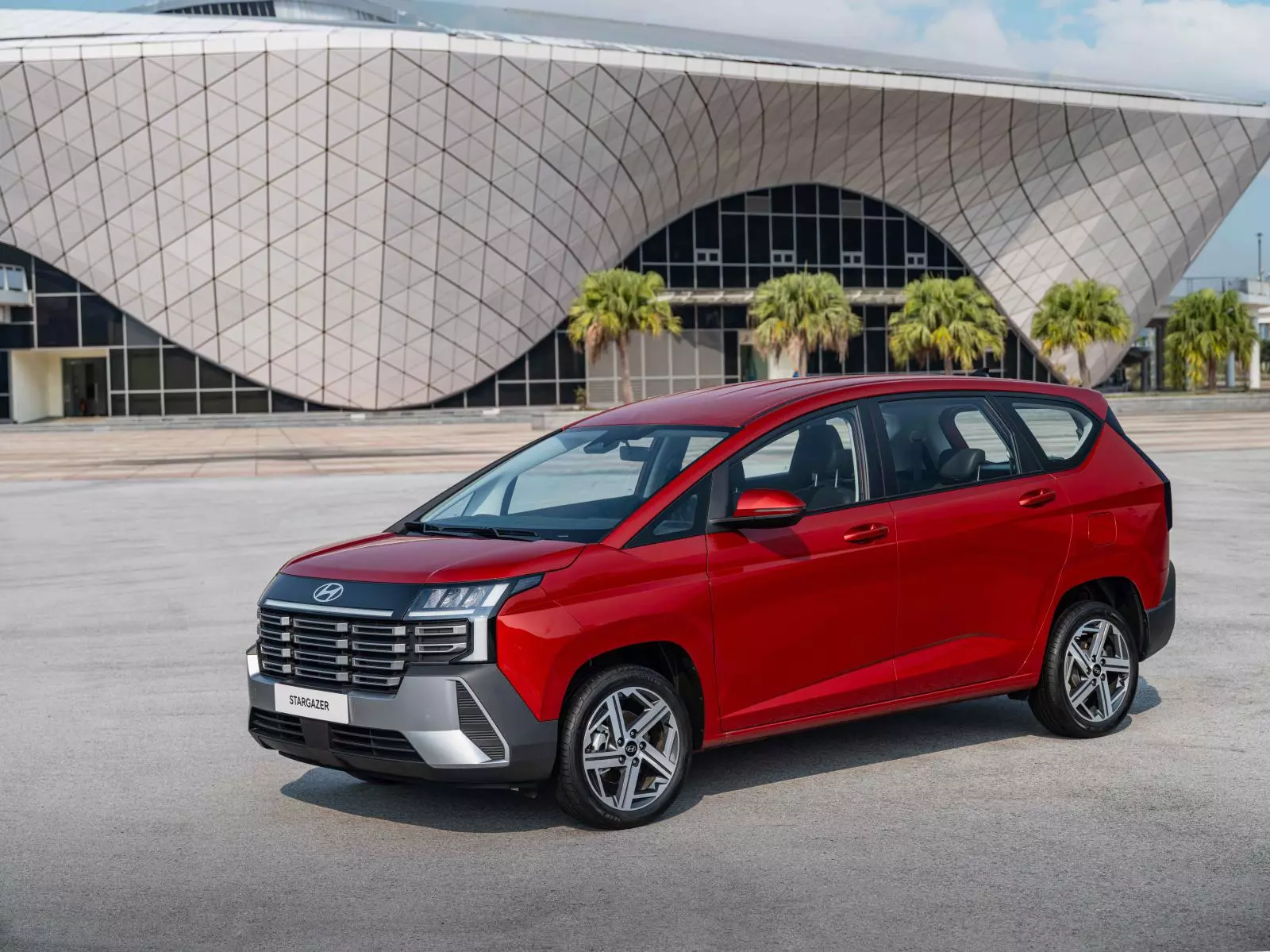 Vẻ đẹp lai SUV của mẫu MPV Hyundai Stargazer.