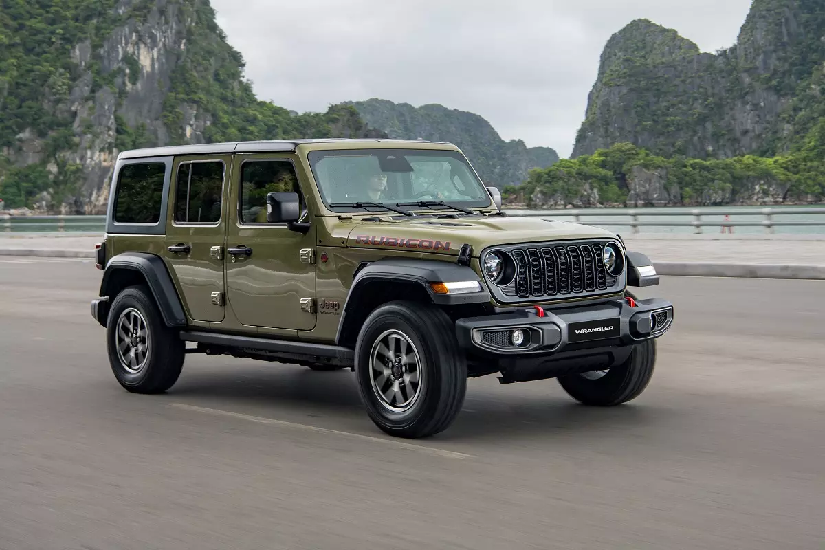  Wrangler được trang bị hơn 75 tính năng tiêu chuẩn.