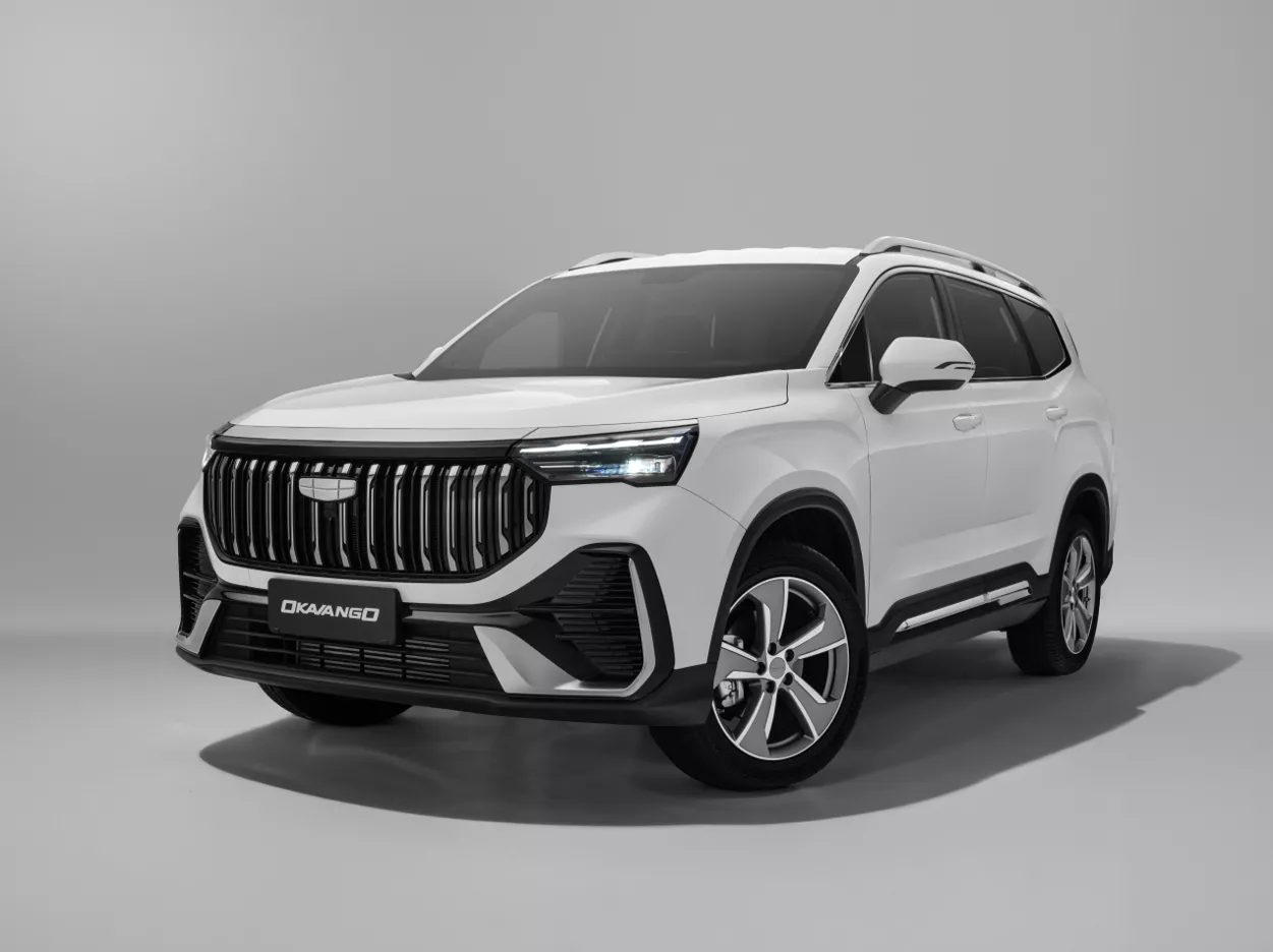 Xe có thiết kế ngoại thất hiện đại với hệ thống đèn LED toàn bộ và cốp điện tiêu chuẩn ở cả hai bản.
