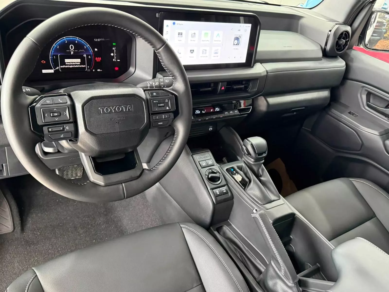 Toyota Land Cruiser FJ 2026: Nội thất.