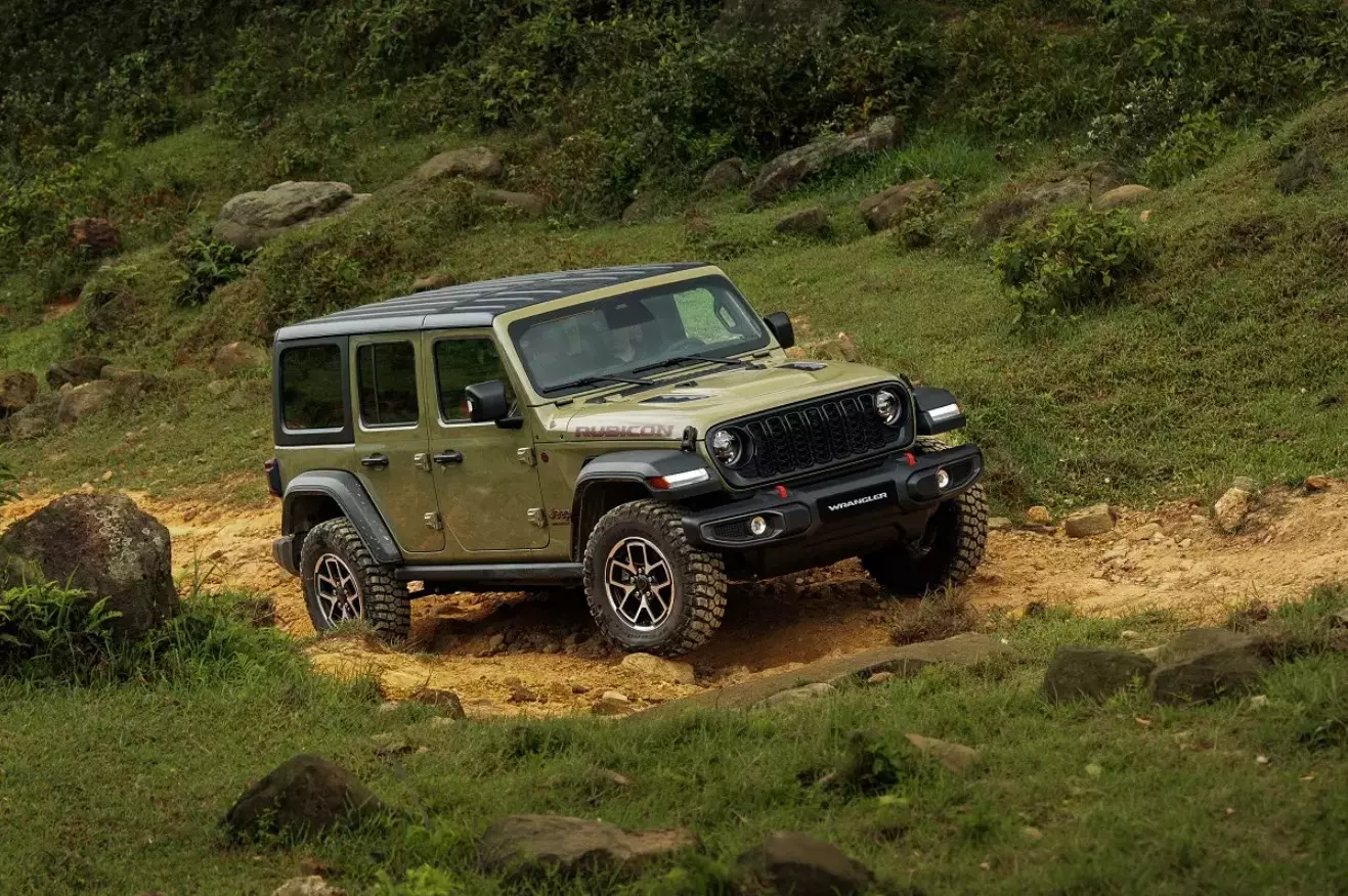 Giá xe Jeep Wrangler lăn bánh kèm khuyến mãi