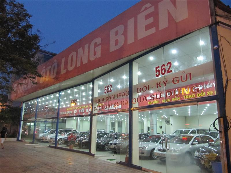 Salon Ô Tô Long Biên (1)