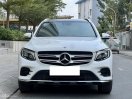 Xe màu trắng