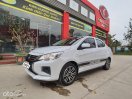 Xe màu trắng