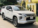 Xe màu trắng