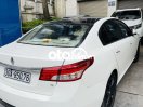 Renault Latitude 2.5 V6, sx 2015, màu trắng.