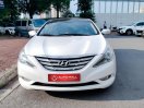 Màu trắng, xe nhập số tự động