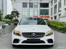 Màu trắng, nội thất nâu