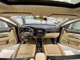 Mitsubishi Outlander 2017 - Xe màu nâu