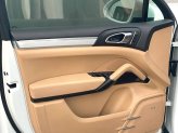 Porsche Cayenne S 2015 - Màu trắng/ nội thất 2 màu, biển thành phố - Tên tư nhân