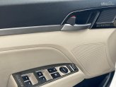 Hyundai Elantra 1.6 AT Đặc biệt 2018 - Màu trắng, biển Hà Nội