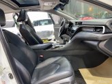 Toyota Camry 2.5Q 2020 - Nhập Thái, màu trắng