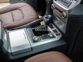 Toyota Land Cruiser VX 4.6 V8 2020 - Xe màu đen, xe nhập