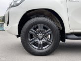 Toyota Hilux 2.4E 4×2 AT 2021 - Xe còn rất mới