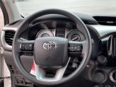 Toyota Hilux 2.4E 4×2 AT 2021 - Xe còn rất mới