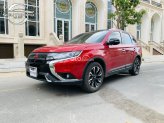 Mitsubishi Outlander 2020 - Xe màu đỏ, gia đình đi rất mới, có trả góp