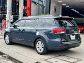 Kia Sedona 2.2 DAT 2016 - Trang bị: cam hành trình, ghế da cao cao cấp, gương hậu tự động chóng chói,  vô lăng 3 chấu