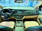 Kia Sedona 2.2 DAT 2016 - Trang bị: cam hành trình, ghế da cao cao cấp, gương hậu tự động chóng chói,  vô lăng 3 chấu