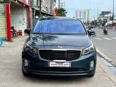 Kia Sedona 2.2 DAT 2016 - Trang bị: cam hành trình, ghế da cao cao cấp, gương hậu tự động chóng chói,  vô lăng 3 chấu