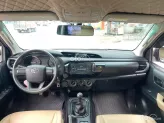 Toyota Hilux 2.4E 4x4 MT 2017 - Số sàn một chủ đi chuẩn 40 ngàn kilomet