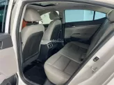 Hyundai Elantra 2.0 AT Cao cấp 2017 - Xe như mới