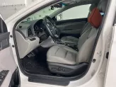 Hyundai Elantra 2.0 AT Cao cấp 2017 - Xe như mới