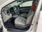 Hyundai Elantra 2.0 AT Cao cấp 2017 - Xe như mới