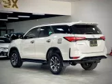 Toyota Fortuner 2.4 AT 4x2 Legender 2020 - Xe sản xuất 2020, model 2021 như mới