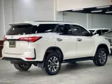 Toyota Fortuner 2.4 AT 4x2 Legender 2020 - Xe sản xuất 2020, model 2021 như mới
