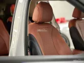 Kia Carnival 2.2D Premium 2022 - Màu Trắng – Nội thất Nâu