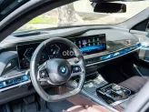 BMW 735i Pure Excellence 2023 - Phiên bản cao cấp với nội thất nâu sang trọng