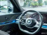 BMW 735i Pure Excellence 2023 - Phiên bản cao cấp với nội thất nâu sang trọng