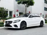 Mercedes-Benz C300 AMG 2021 - Mẫu xe thể thao đẳng cấp với nội thất đen