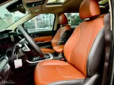 Kia Carnival 3.5G Signature 2022 - Xe 7 chỗ sang trọng với nội thất da nâu