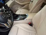 Mercedes-Benz GLC 200 4Matic 2021 - Xe màu trắng, nội thất kem sang trọng