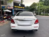 Mercedes-Benz E300 AMG 2020 - Xe trắng nội thất nâu