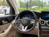Mercedes-Benz GLC 200 4Matic 2021 - Xe màu trắng, nội thất kem sang trọng