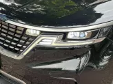 Kia Carnival 2.2D Signature 2022 - Xe màu đen nội thất nâu sang trọng