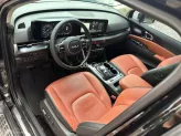 Kia Carnival 2.2D Signature 2022 - Xe màu đen nội thất nâu sang trọng