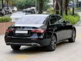 Mercedes-Benz E180 2022 - Xe màu đen, nội thất nâu