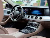 Mercedes-Benz E180 2022 - Xe màu đen, nội thất nâu