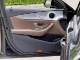 Mercedes-Benz E180 2022 - Xe màu đen, nội thất nâu