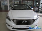 Xe Hyundai Sonata 2015 mới màu trắng đang được bán