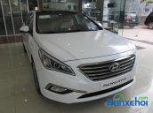 Xe Hyundai Sonata 2015 mới màu trắng đang được bán