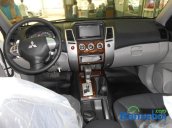 Cần bán Mitsubishi Pajero Sport năm năm 2015, màu trắng