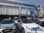 Cần bán Hyundai Santa Fe năm 2015, màu trắng, nhập khẩu