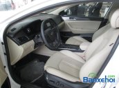 Xe Hyundai Sonata 2015 mới màu trắng đang được bán