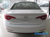 Xe Hyundai Sonata 2015 mới màu trắng đang được bán