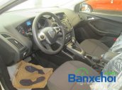 Bán xe Ford Focus đời 2015, màu trắng, 780 triệu xe đang có sẵn, giao xe ngay