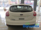 Bán xe Ford Focus đời 2015, màu trắng, 780 triệu xe đang có sẵn, giao xe ngay